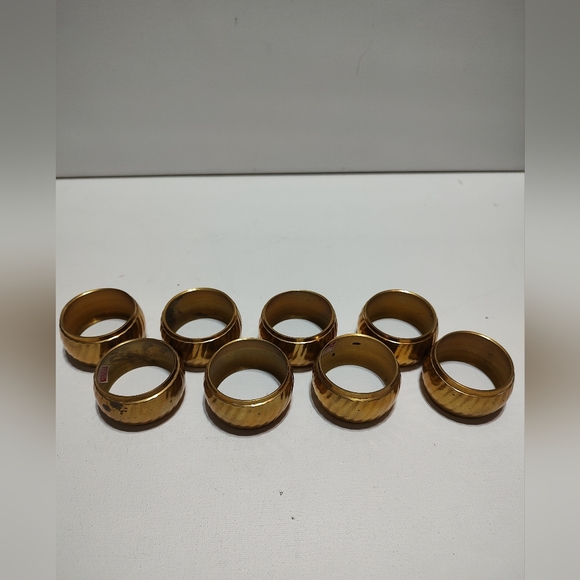 Brass ribbed napkin rings - Picture 6 of 10
